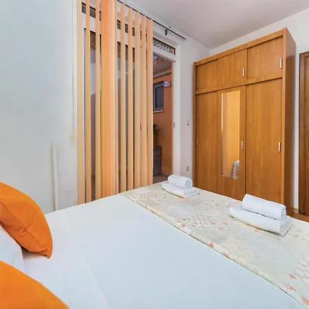 Two-bedroom In * Дуба