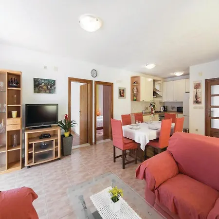 Two-bedroom In Дуба