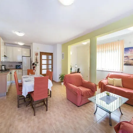 Апартаменты Two-bedroom In Дуба