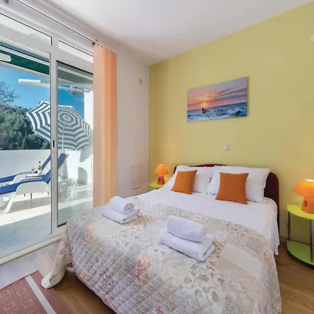 Two-bedroom In Дуба