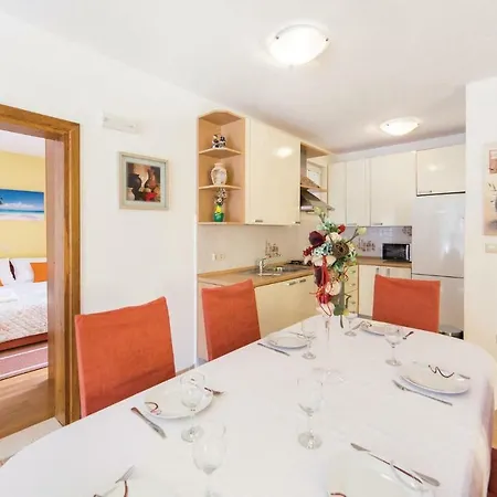 Two-bedroom In * Дуба